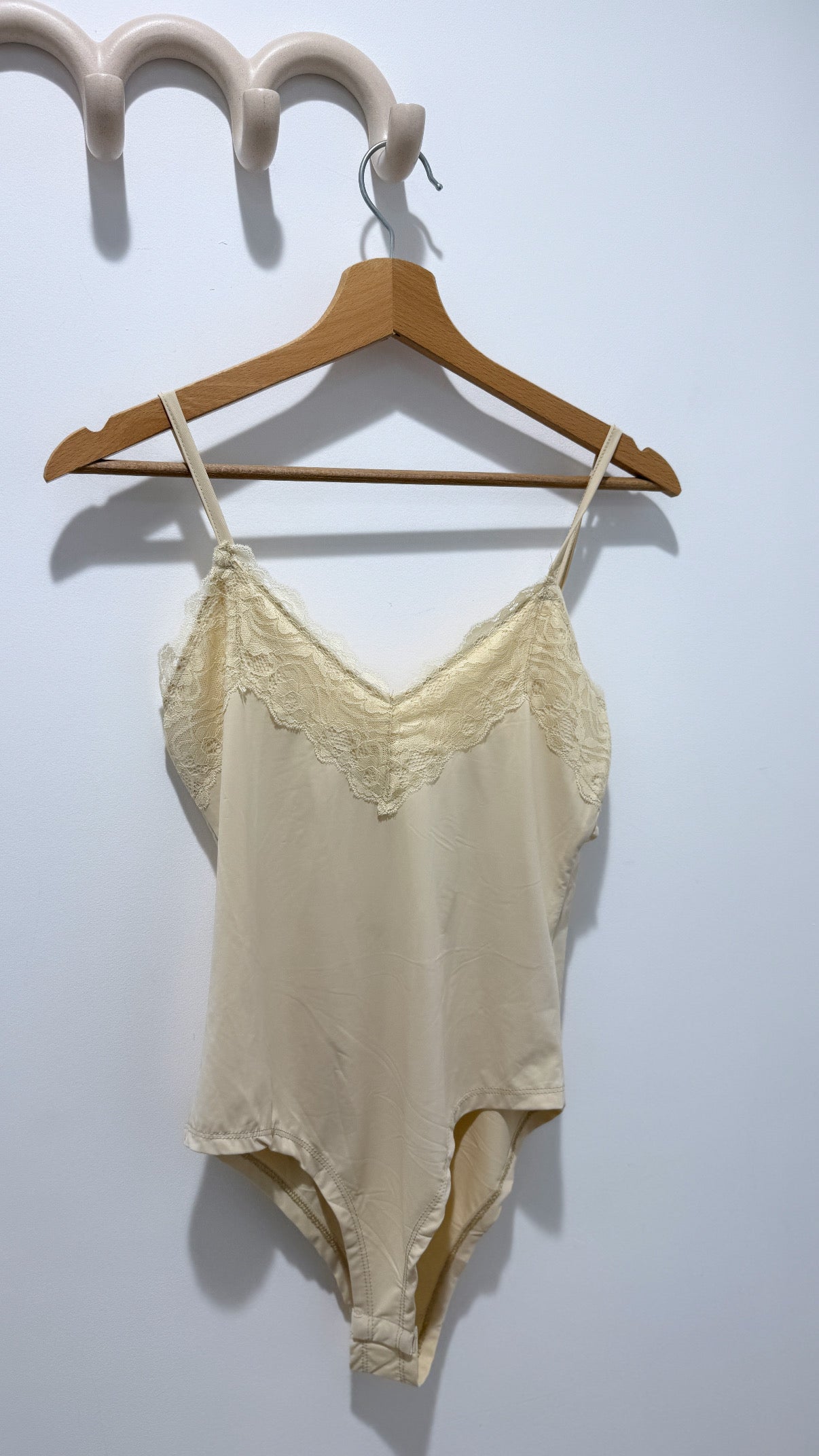 Body dentelle beige