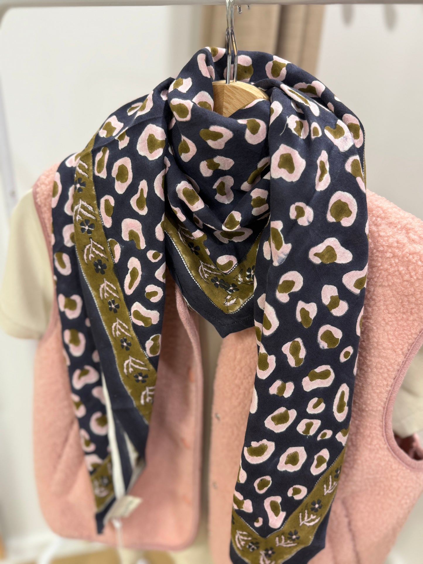 Grand foulard Léopard bleu