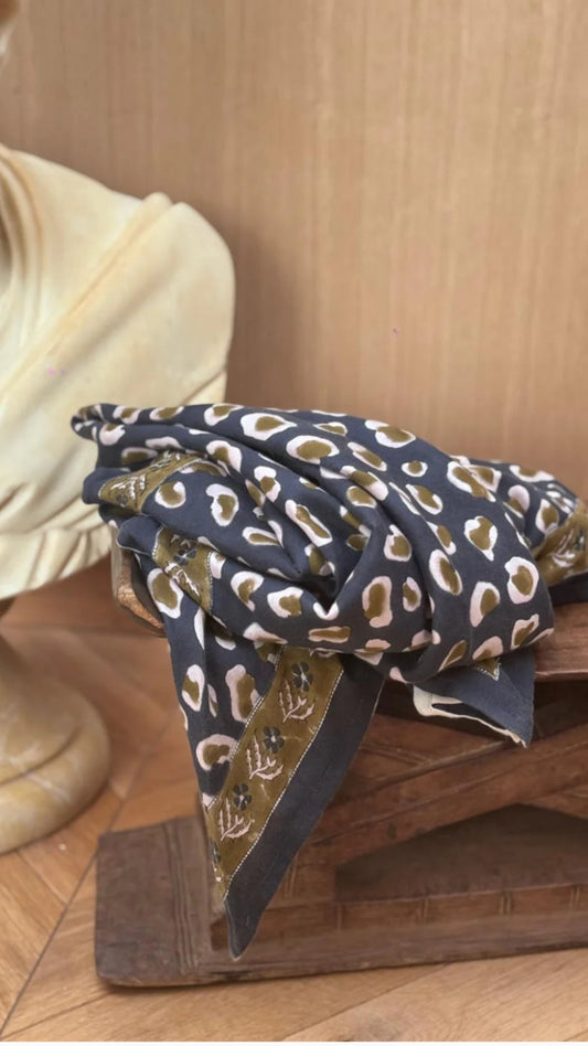 Grand foulard Léopard bleu